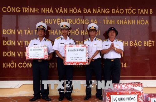 Đoàn công tác tàu Quân y 561 thăm, tặng quà tại đảo Phan Vinh và Tốc Tan ảnh 10