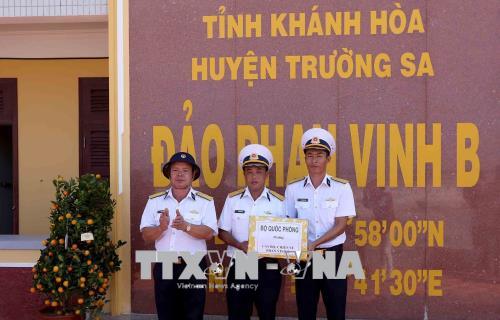 Đoàn công tác tàu Quân y 561 thăm, tặng quà tại đảo Phan Vinh và Tốc Tan ảnh 12