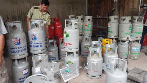Điểm lại những vụ buôn bình gas giả, 'cắt tai mài vỏ', sang chiết gas trái phép ảnh 2