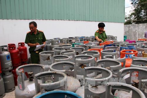 Điểm lại những vụ buôn bình gas giả, 'cắt tai mài vỏ', sang chiết gas trái phép ảnh 4
