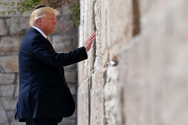 Những khoảnh khắc quyết định trong năm cầm quyền đầu tiên của Tổng thống Trump ảnh 5