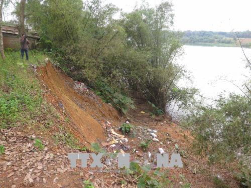 Bờ sông Thạch Hãn sạt lở nghiêm trọng do nạn khai thác cát ảnh 1