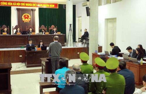 Chùm ảnh: Phiên tòa xét xử vụ án tham ô tài sản tại PVP Land sáng 25/1 ảnh 3