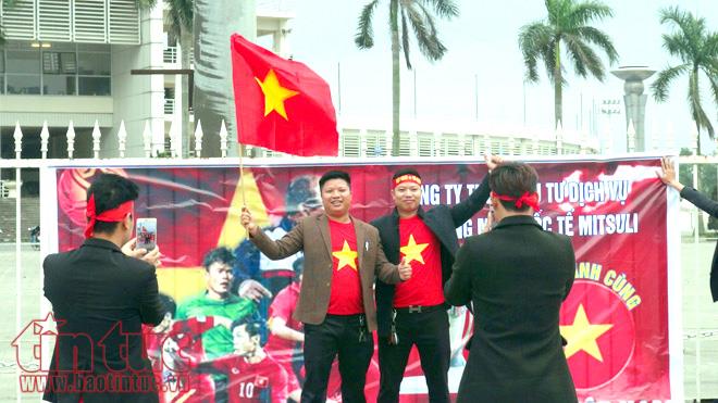 Ngập tràn băng rôn, khẩu hiệu trước trận chung kết U23 Việt Nam – Uzbekistan ảnh 15