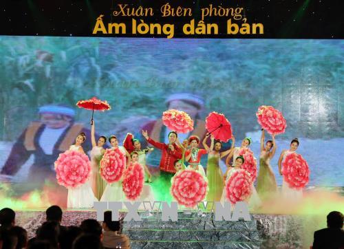 Chủ tịch Quốc hội dự giao lưu nghệ thuật 'Xuân biên phòng ấm lòng dân bản' ảnh 4