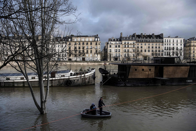Cảnh sông Seine vỡ bờ, Paris chìm trong nước ảnh 2