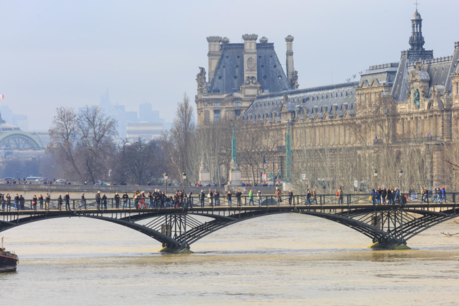 Cảnh sông Seine vỡ bờ, Paris chìm trong nước ảnh 10