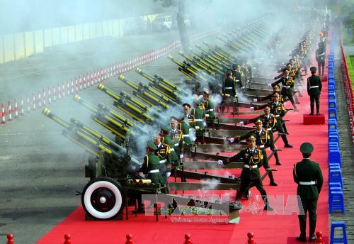 21 loạt đại bác được khai hỏa tại Khu Di tích Hoàng thành Thăng Long cùng lúc lễ chào cờ diễn ra ở Quảng trường Ba Đình.
