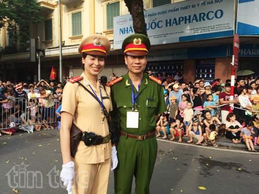 Thượng uý Phan Quỳnh Anh, Đội Cảnh sát giao thông số 1 cho biết, nhà chị ở Thái Hà nên từ 4h30 đã đến điểm chốt để thực hiện nhiệm vụ. 