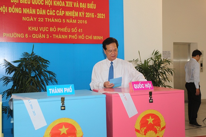 Tại số 39, Trần Quốc Thảo, quận 3, TP Hồ Chí Minh, đơn vị bầu cử số 41, nguyên Thủ tướng Nguyễn Tấn Dũng cùng phu nhân đã tiến hành bỏ phiếu đầu tiên.
