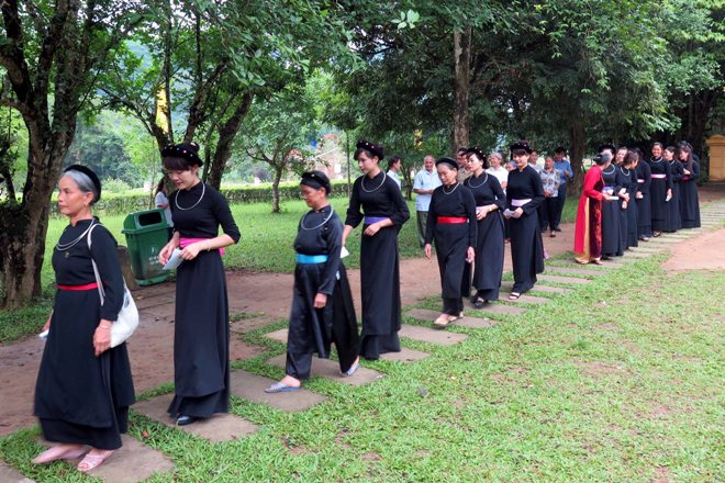Cử tri thôn Tân Lập, xã Tân Trào, huyện Sơn Dương (Tuyên Quang) nô nức đi bầu cử.