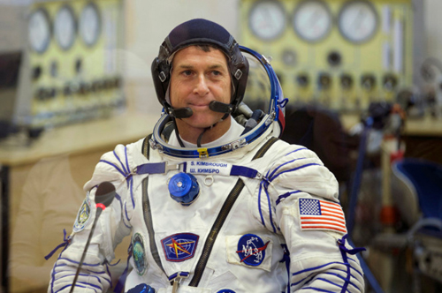 Cơ quan Hàng không Vũ trụ Mỹ (NASA) cho biết người Mỹ duy nhất hiện không có mặt trên Trái Đất, du hành gia Shane Kimbrough đã bỏ lá phiếu bầu cử từ không gian. 

