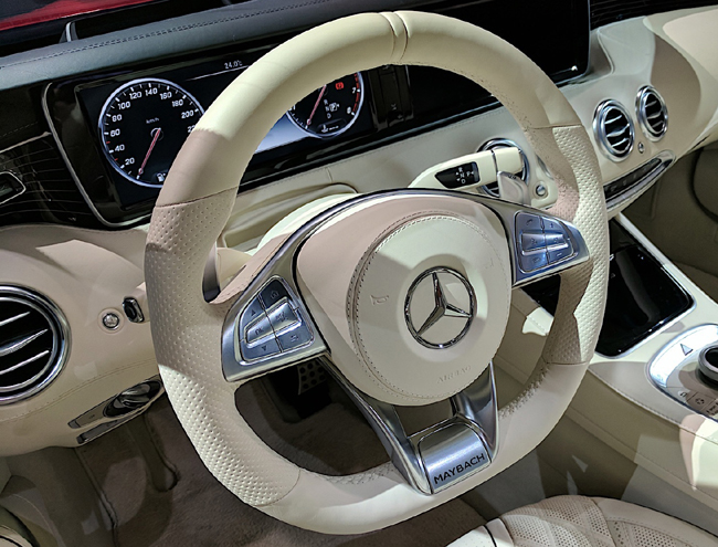 Xế hộp Mercedes đắt đỏ luôn được xem là biểu tượng của sự thịnh vượng và đẳng cấp. Bức ảnh về chiếc xe này sẽ khiến cho bạn cảm thấy như đang lái trên đường phố huyền thoại.