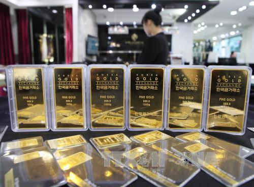 Giá vàng châu Á giảm, giá dầu vọt cao nhất từ giữa 2015 ảnh 1