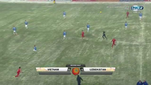 Trong hiệp 2 này, U23 Việt Nam đã được sử dụng loại giày chuyên dụng đá trên sân có tuyết. Trong khi đó, U23 Uzbekistan đã thay đổi trang phục thi đấu: Áo mới có màu xanh đậm hơn, để tránh lẫn màu với tuyết trên sân.