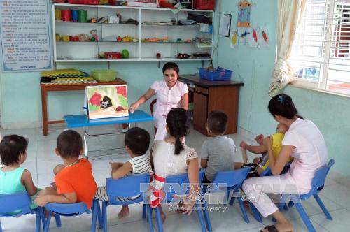 Con cái nghiện điện thoại: Lỗi tại ai? ảnh 1