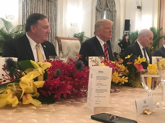 Tổng thống Trump được mừng sinh nhật trong bữa trưa với Thủ tướng Singapore