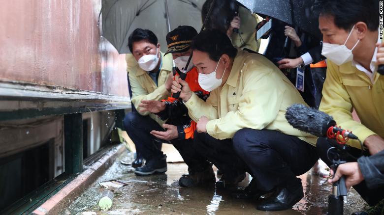  Thủ đô Seoul quyết di dời người dân trong các nhà hầm 'Parasite' sau thảm họa ngập lụt 