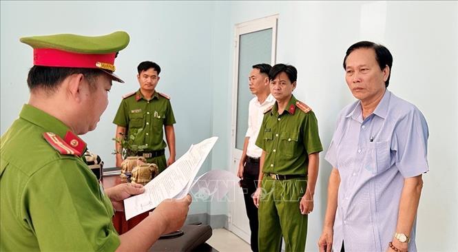  Vụ bắt tạm giam Phó Chủ tịch UBND TP Long Xuyên, An Giang: Cấm đi khỏi nơi cư trú 2 bị can 
