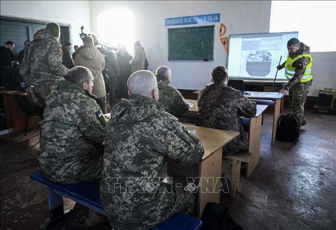  Báo Izvestia: Nga sẵn sàng đàm phán với Ukraine ở một nước phương Tây 