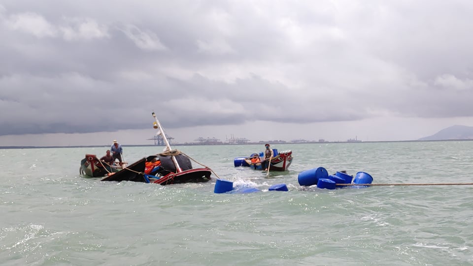  Chìm sà lan ở vùng biển Lý Sơn: Khẩn trương tìm kiếm các nạn nhân mất tích 