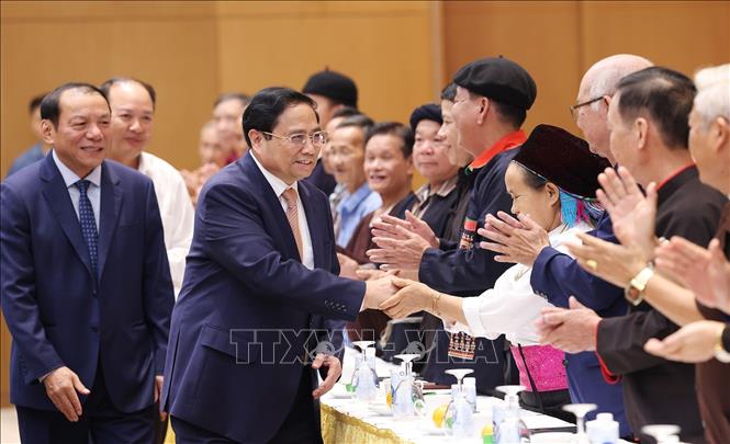  Thủ tướng Phạm Minh Chính gặp mặt già làng, trưởng bản, nghệ nhân và người có uy tín tiêu biểu 