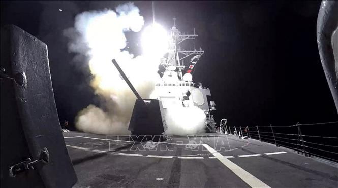  Hải quân Anh bắn hạ tên lửa của Houthi nhắm vào tàu thương mại ở Biển Đỏ 