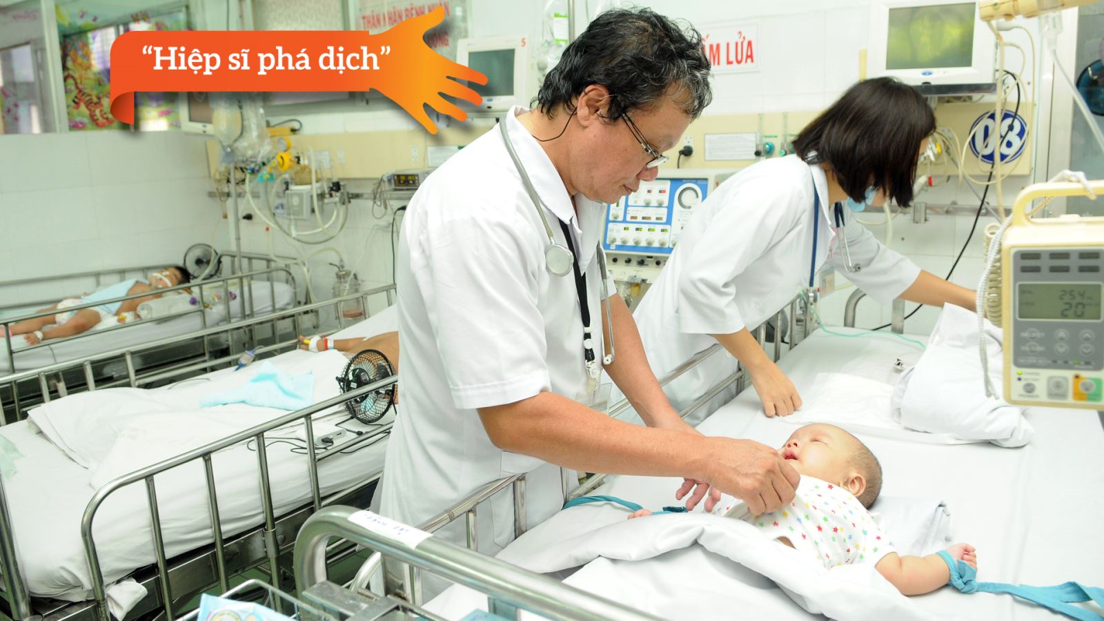 Rất nhiều trẻ mắc bệnh tay chân miệng đã " thoát khỏi tay thần chết" nhờ phác đồ điều trị của ông.