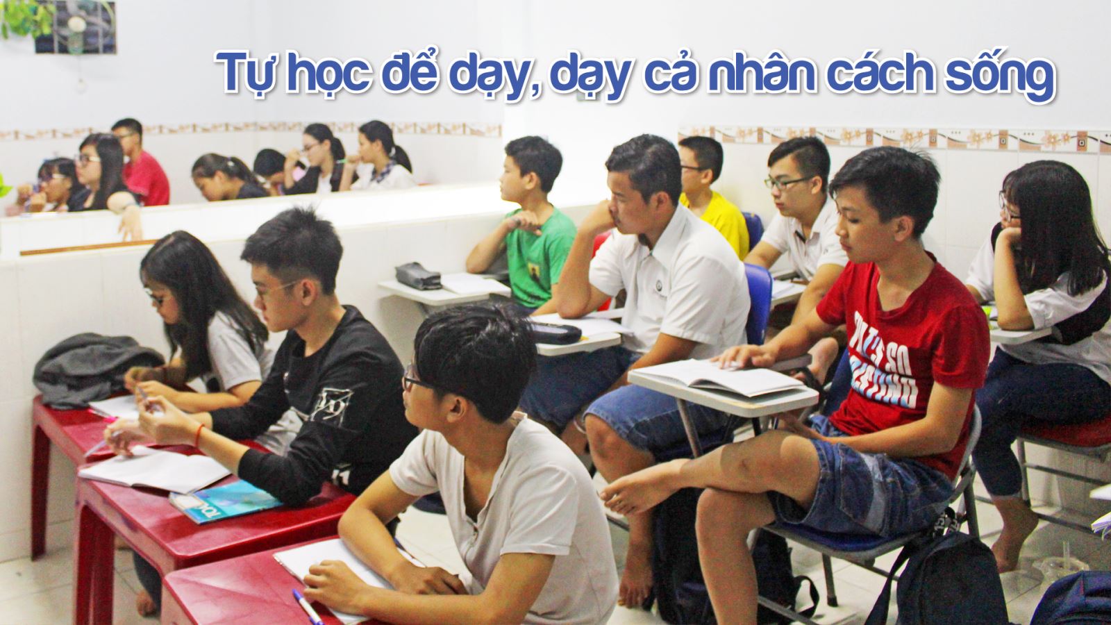 Anh công nhân dạy học trẻ em xóm nghèo 1