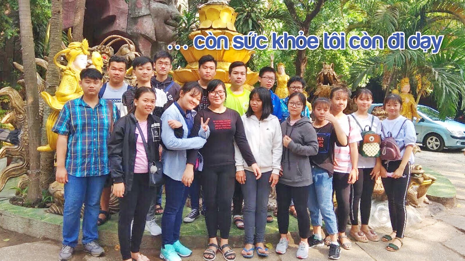 Anh công nhân dạy học trẻ em xóm nghèo 2