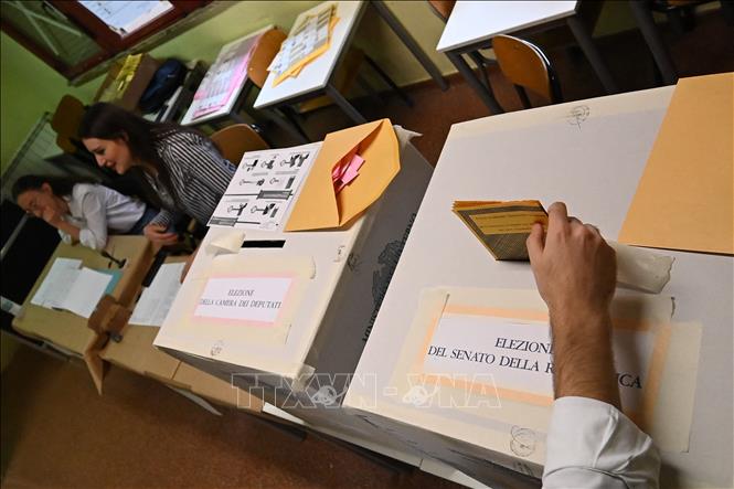  Italy khép lại cuộc tổng tuyển cử lịch sử: Liên minh trung tả thừa nhận thất bại 