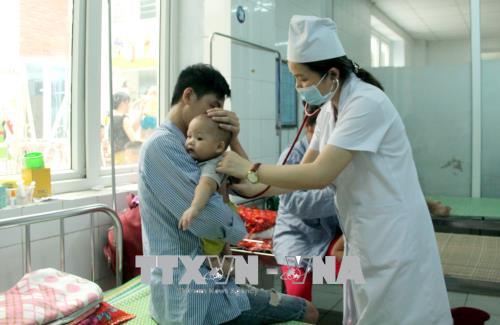 Thời tiết nắng nóng, cần chú ý đảm bảo sức khỏe người già và trẻ em