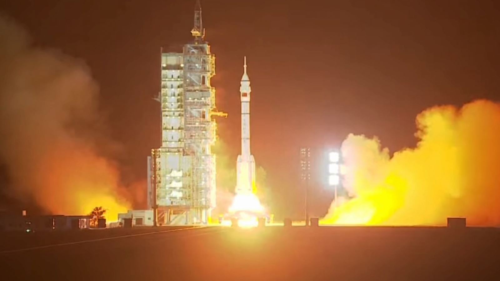  Trung Quốc phóng tàu vũ trụ Thần Châu-18 lên Trạm vũ trụ Thiên Cung 