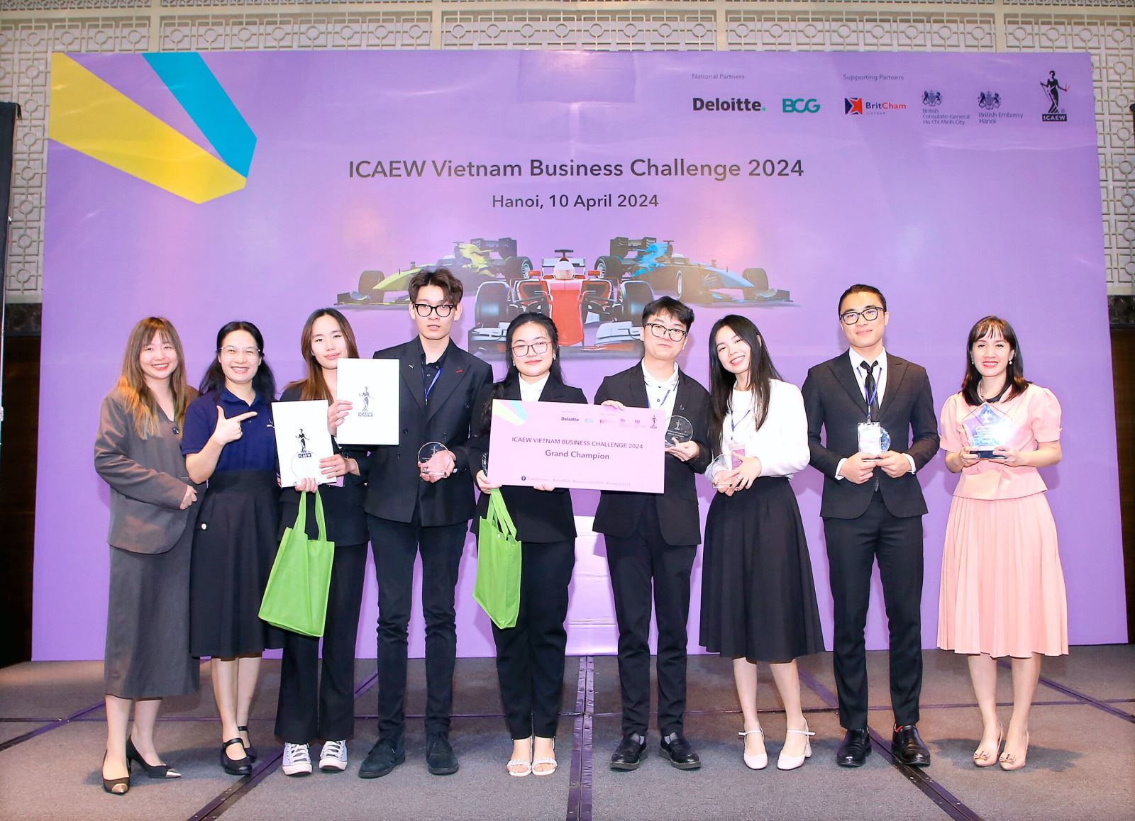  Đại diện sinh viên Việt Nam tham dự ‘Chiến lược kinh doanh 2024’ tại Jakarta  