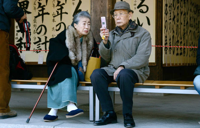 ...Và dần trở thành một nước dân số già. Ảnh: appleinsider