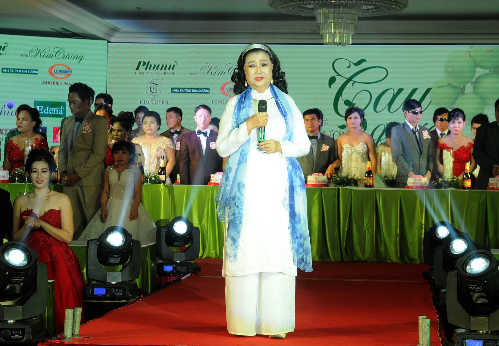 NSND Kim Cương hy vọng sau đám cưới bà sẽ có thêm nhiều mạnh thường quân cùng đồng hành để xây nhà cho các cặp đôi khuyết tật còn khó khăn.