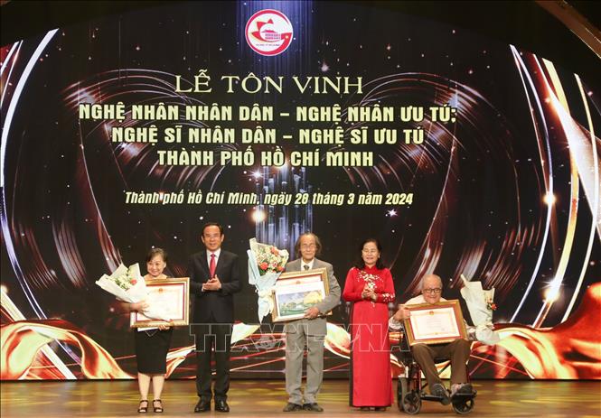  Tôn vinh những cống hiến của các nghệ nhân, nghệ sỹ TP Hồ Chí Minh 