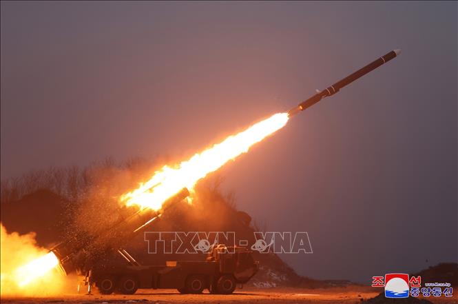  Triều Tiên thử 'đầu đạn siêu lớn' cho tên lửa 